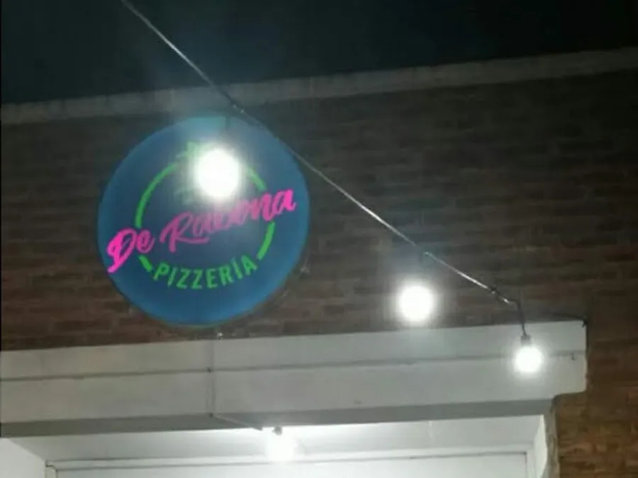 Frente de De Rabona Pizzería en Adolfo Alsina 444, Pehuajó